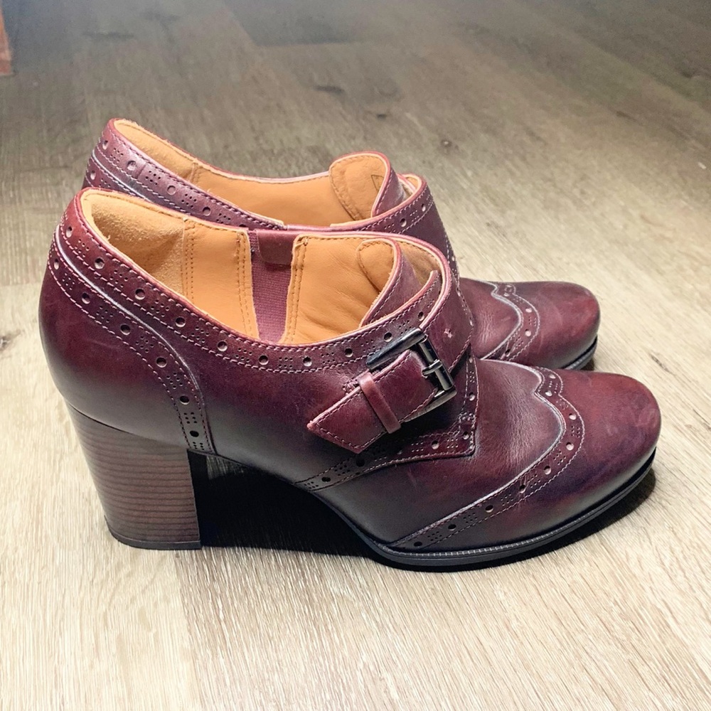 Clarks | Wine Vintage Oxfords | 9.5